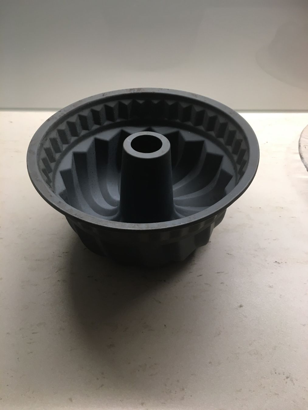 Teglie da forno: Gugelhopfform Silikon schwarz Backform Kuchenform – Usato da Gächlingen venduto da Tara_devi 2