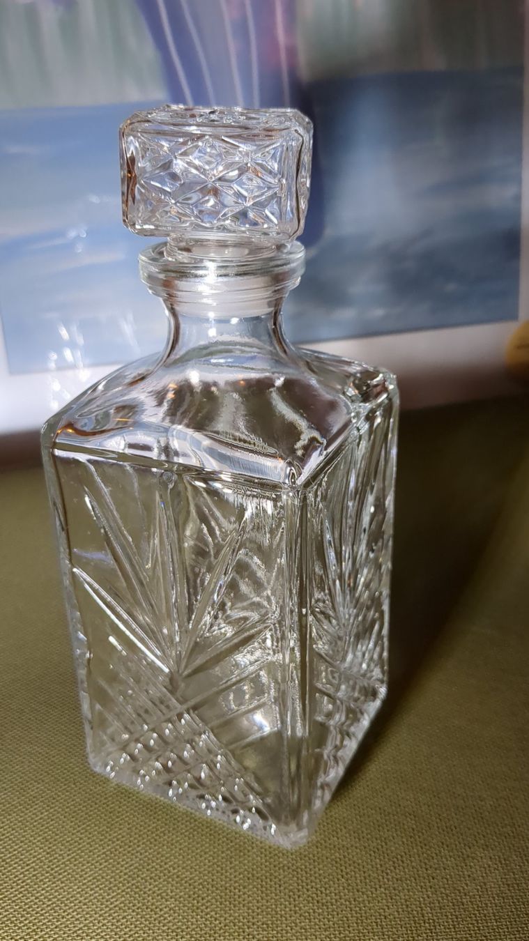 Caraffe: Schöne Whisky Karaffe 0,9 Liter – Usato da Basel venduto da haferkleie 2