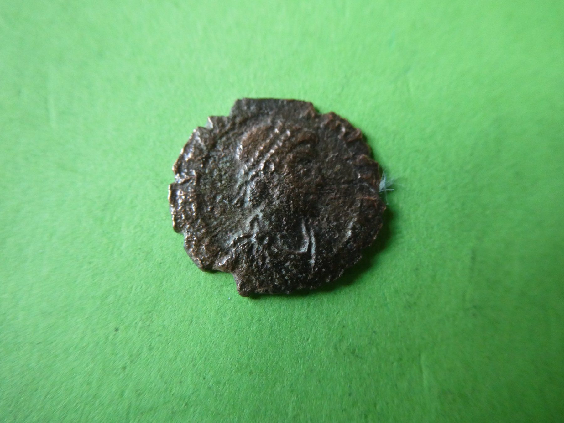Alle Münzen: uralte   Bronzemünze  15 mm  1.24 g – Gebraucht aus Hinterforst von Rohusri