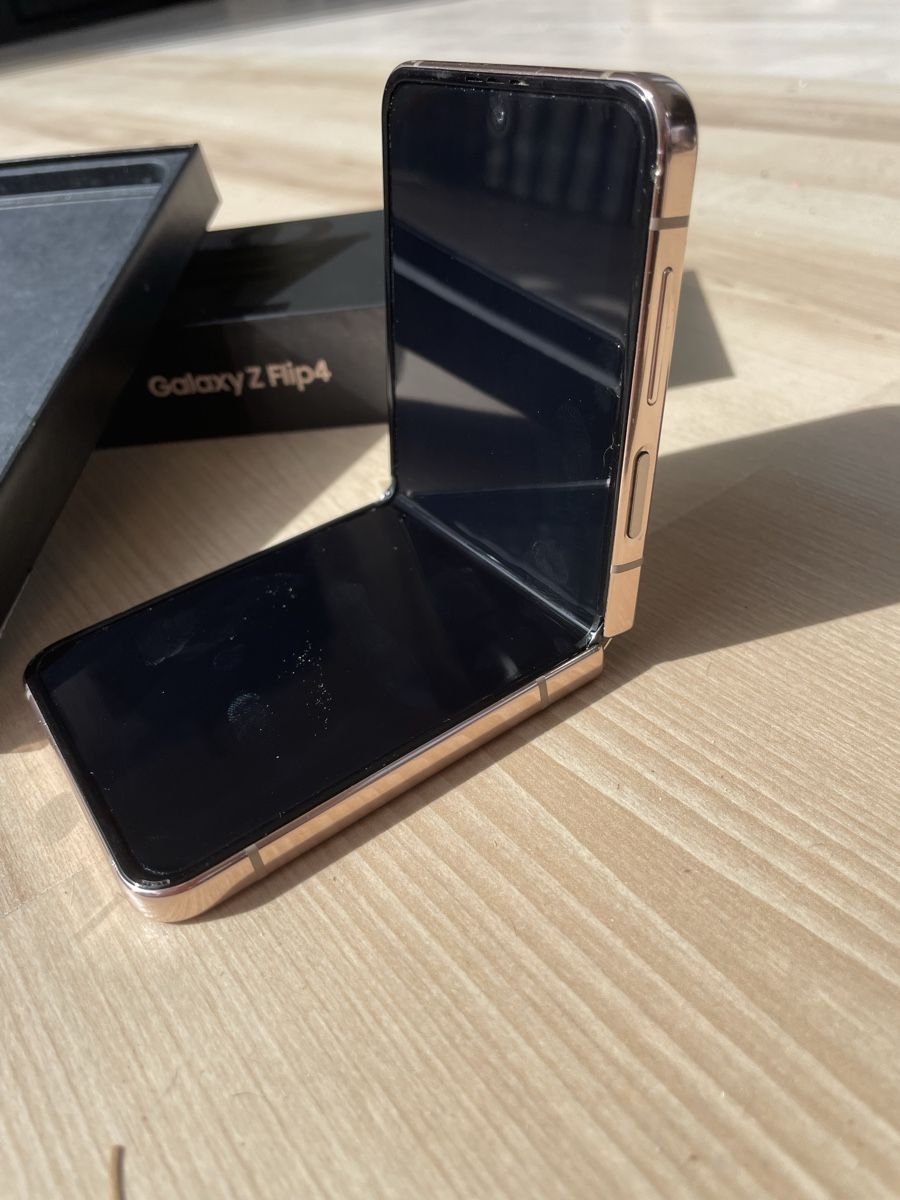 Samsung Handys / Smartphones: Samsung Galaxy Z Flip4 – Gebraucht aus Rottenschwil von yve_8rbj 2