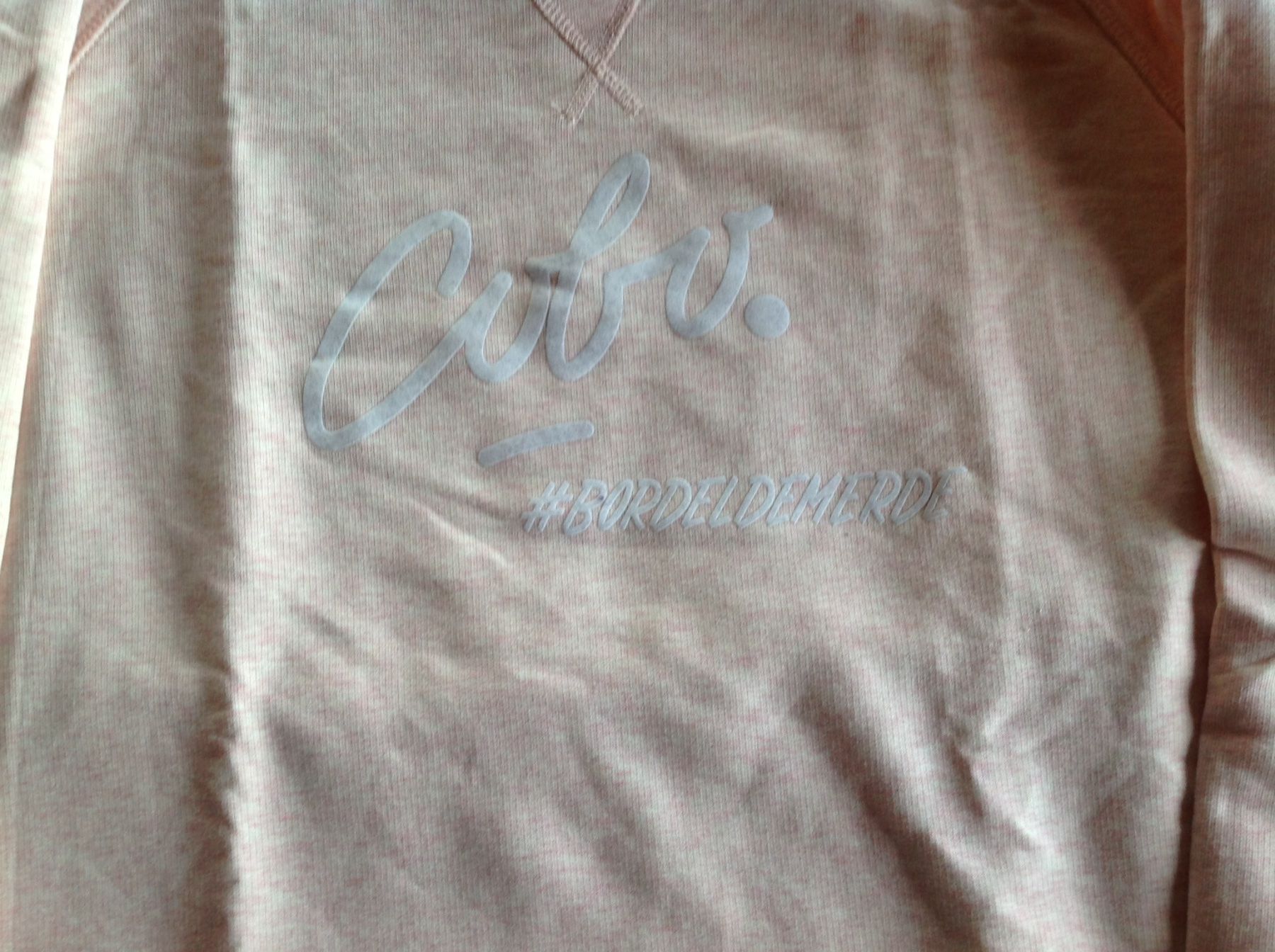 Pulls & Sweat-shirts: Pull #bordeldemerde Taille M comme Neuf – D'occasion à Genève par pilarina 1