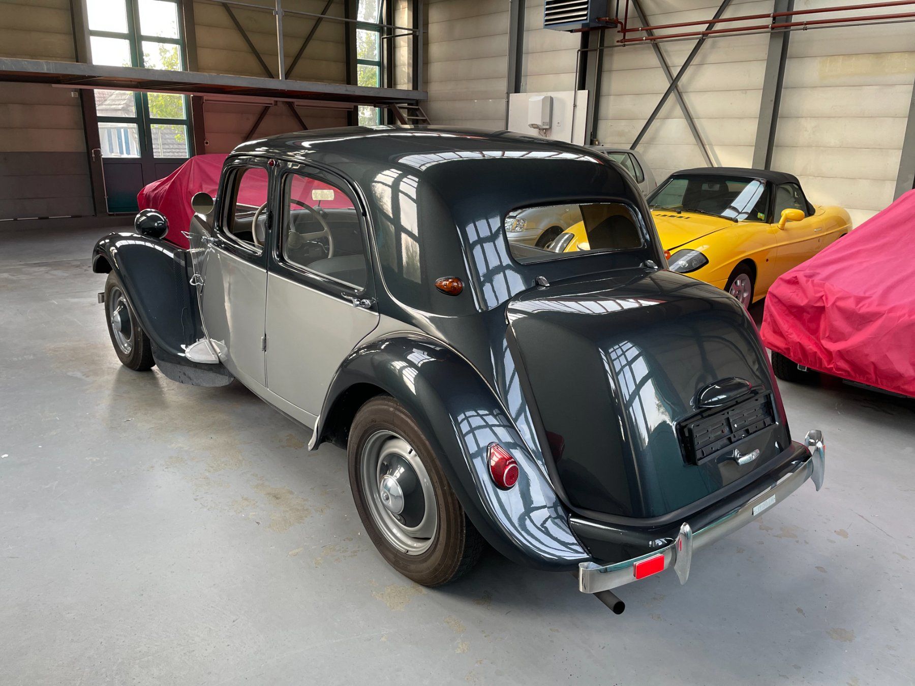 Citroën Automobili: Citroen Traction 11 – Usato da Suhr venduto da fincars 3