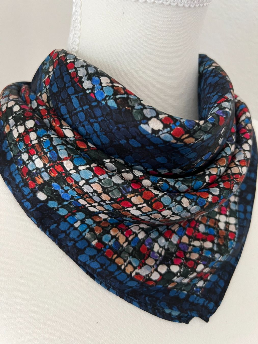 Foulard & Sciarpe: New 68cm 100% Silk Scarf, Mosaic Dots Pattern Neckscarf – Nuovo e nell'imballaggio originale da Baar venduto da virginiablossoms 3