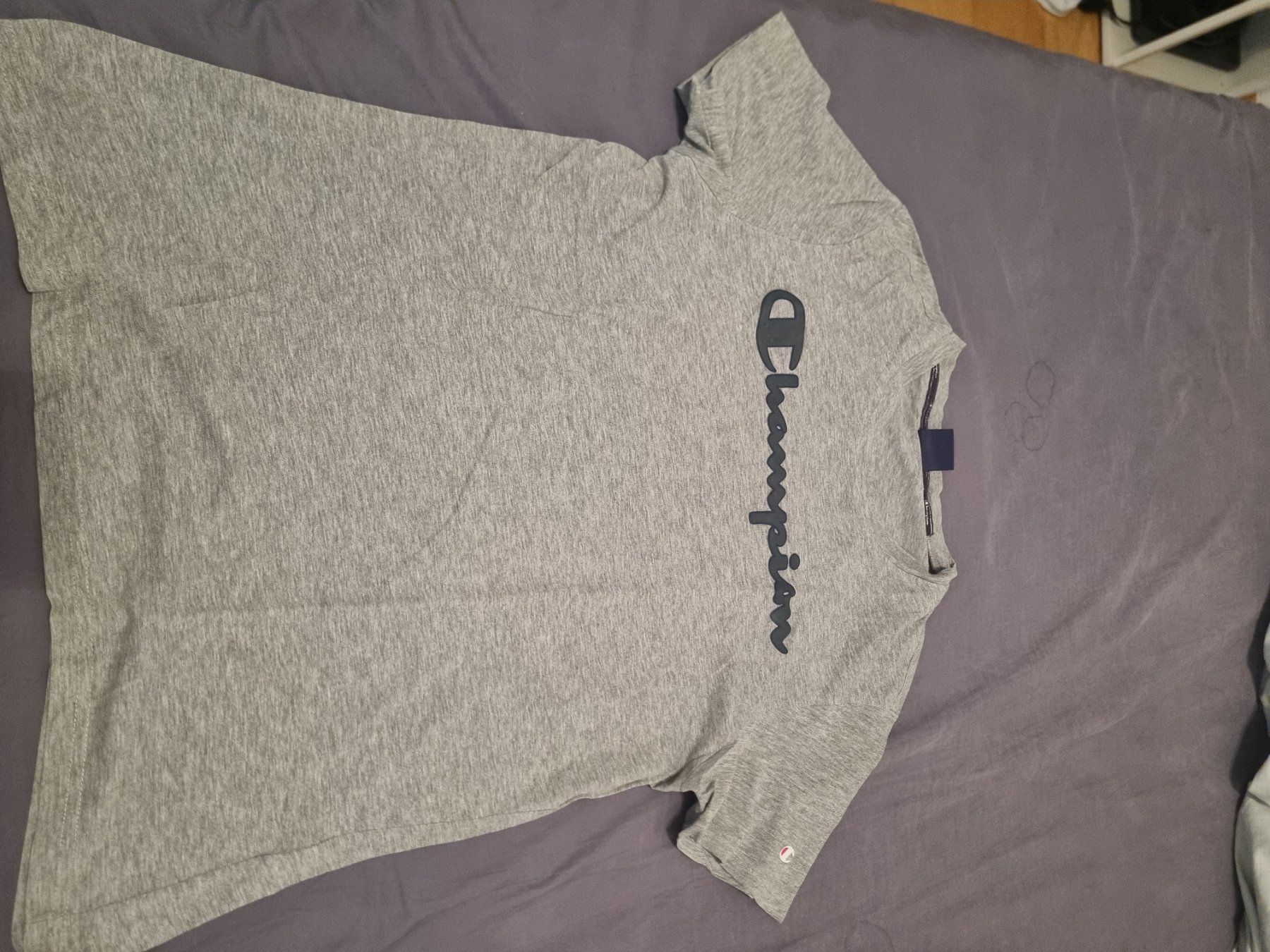 Champion T-Shirts: champion tshirt – Gebraucht aus Ennetbaden von ale_syz8