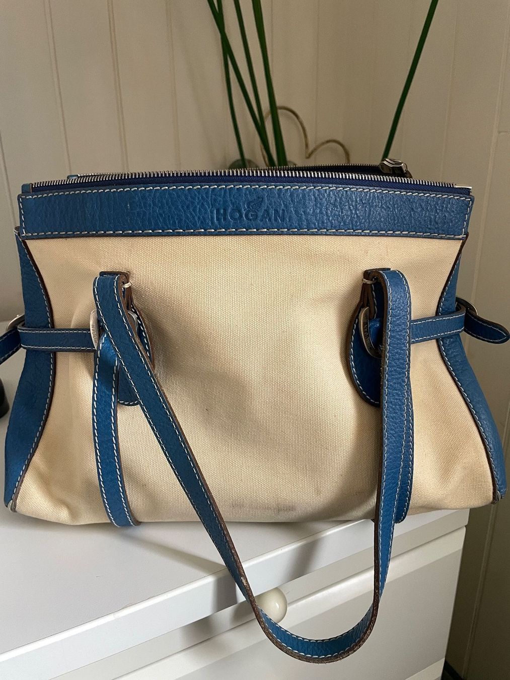 Hogan Borse da donna: HOGAN Handtasche blau / weiss – Usato da Volketswil venduto da n_r_5gdf 2