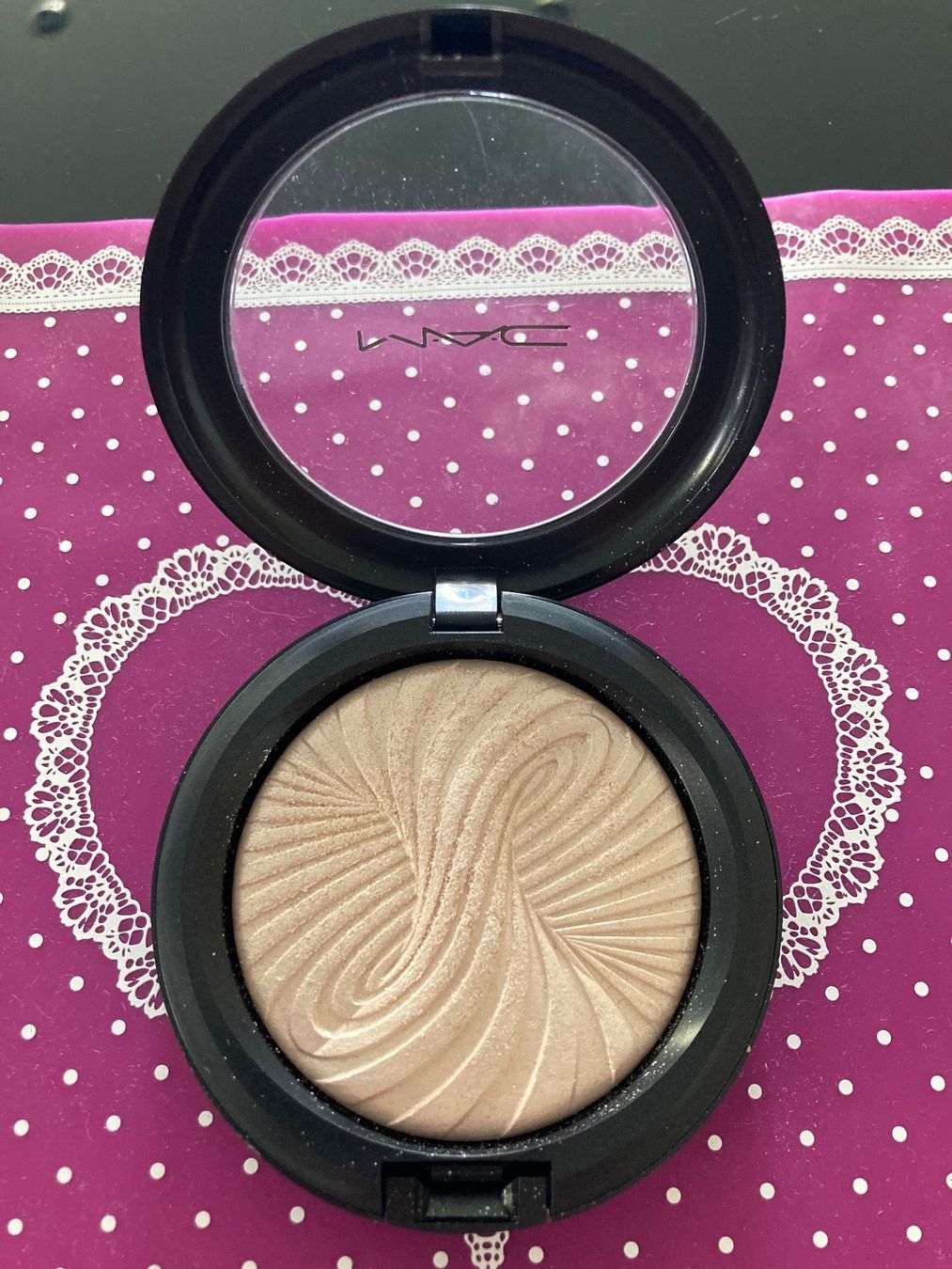 Make-up: Highlighter Mac extra dimension skinfinish – Usato da Baulmes venduto da cecile2201 1