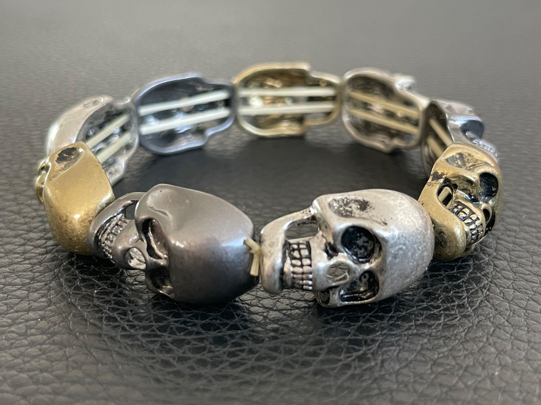 Armbänder & -reifen: Philipp Plein Style Armband mit Totenköpfen – Neu (gemäss Beschreibung) aus Klingnau von Quasimondo