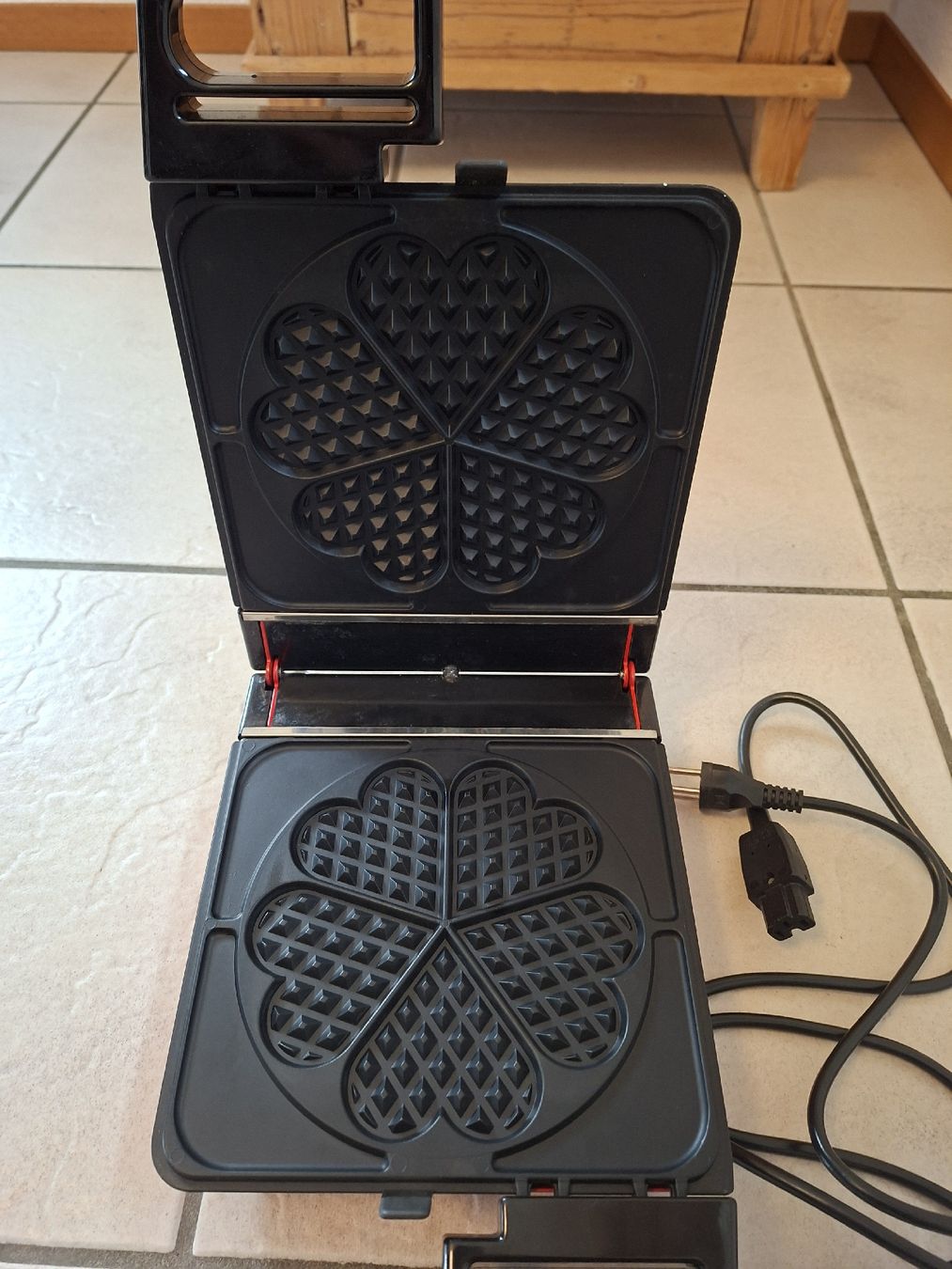 Sigg Küchengeräte: Sigg Bretzeleisen &Waffeleisen Ab1-! – Gebraucht aus Büren zum Hof von Flohmarkt_Bern 4