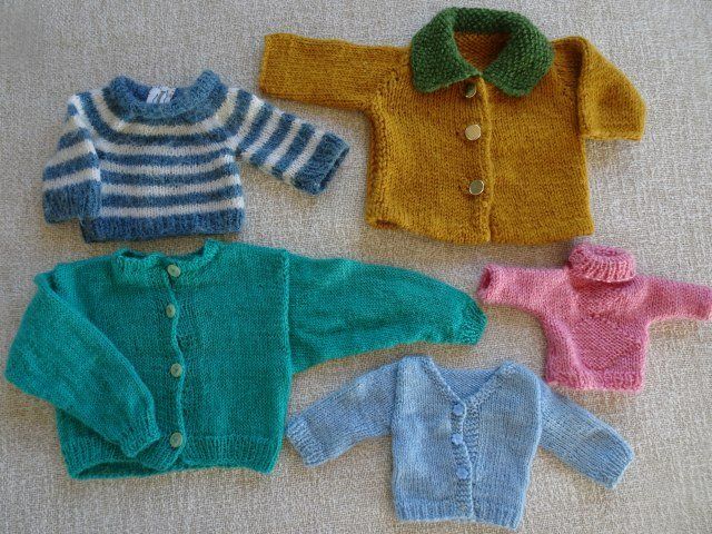 Puppen: Puppen-Pullover 5 Stück, handgestrickt – Gebraucht aus Berikon von Splendida43 8