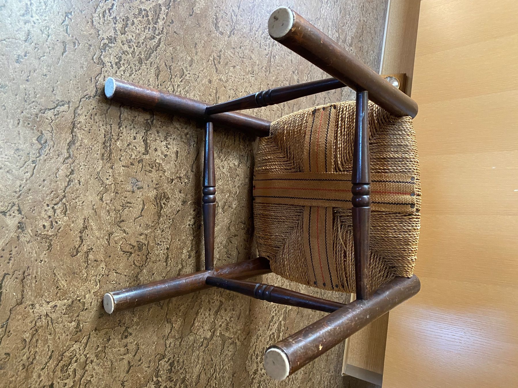 Sgabelli: Antiker Hocker mit originaler Bespannung, sehr bequem. – Usato da Stein AR venduto da claire009 5
