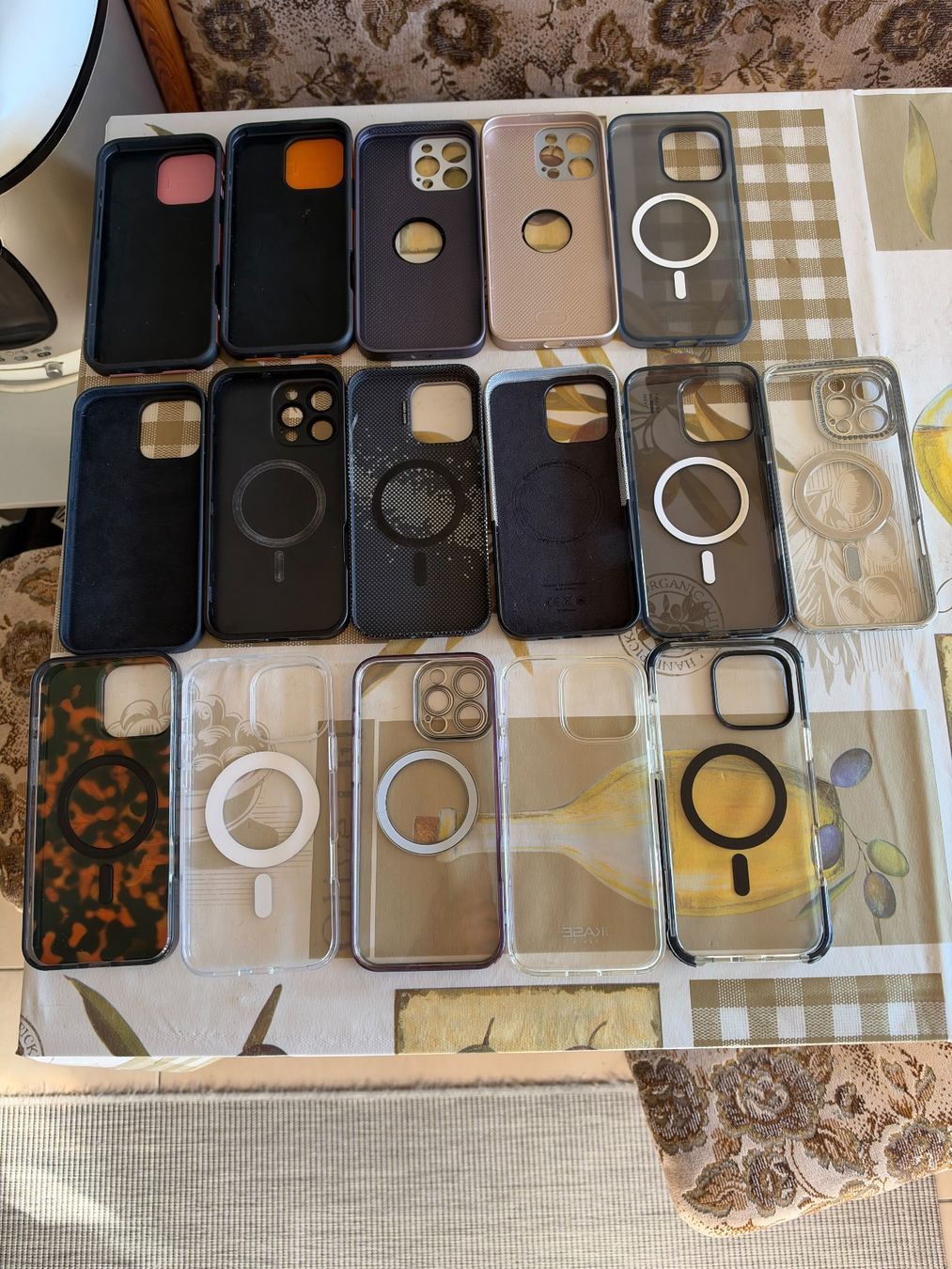 Apple Covers & Schutzfolien: IPhone 16 Pro Max hüllen 16 Stk. – Gebraucht aus Zuchwil von Stefan00 1