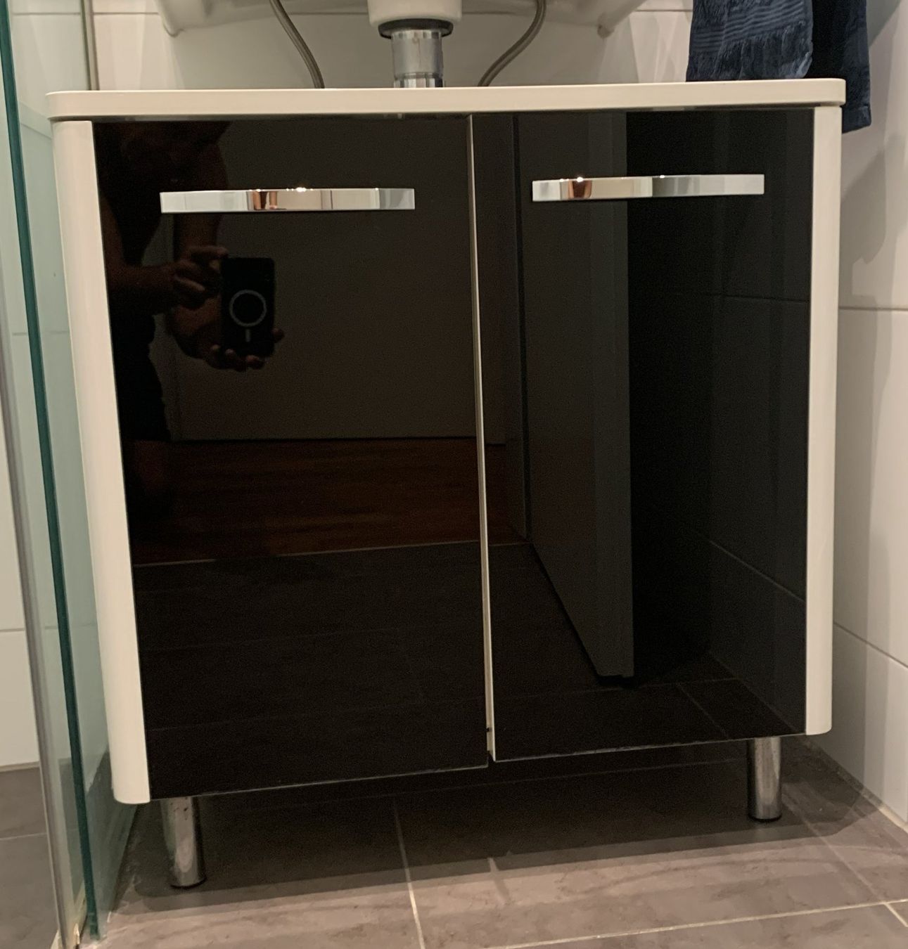 Installations & Meubles: Waschbeckenunterschrank – D'occasion à Weiningen ZH par Silverade