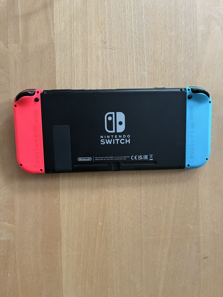 Nintendo Konsolen: Nintendo Switch mit Zubehör  – Gebraucht aus Zürich von Alpina10 3