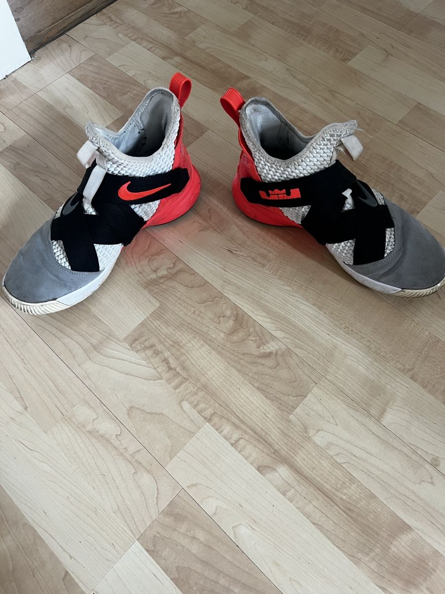 Jordan Herrenschuhe: Nike LeBron Soldier 12 SFG 'White Flash Crimson' – Gebraucht aus Bern von Japsian