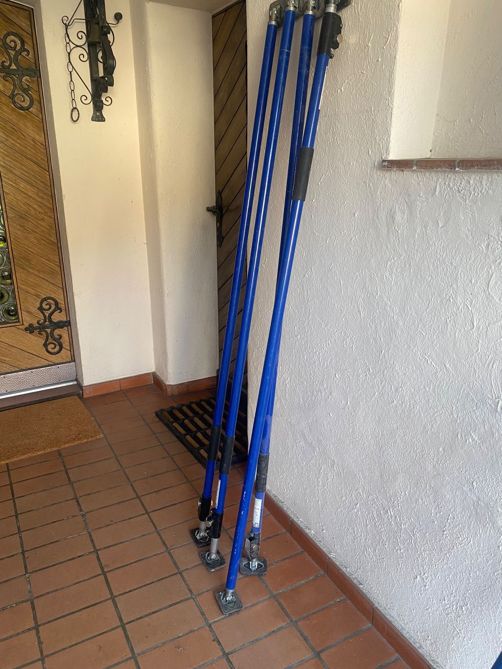 Lux Tutti gli attrezzi: Lux Tools Deckenstützen gebraucht 4 Stück – Usato da Endingen venduto da Fonsi30