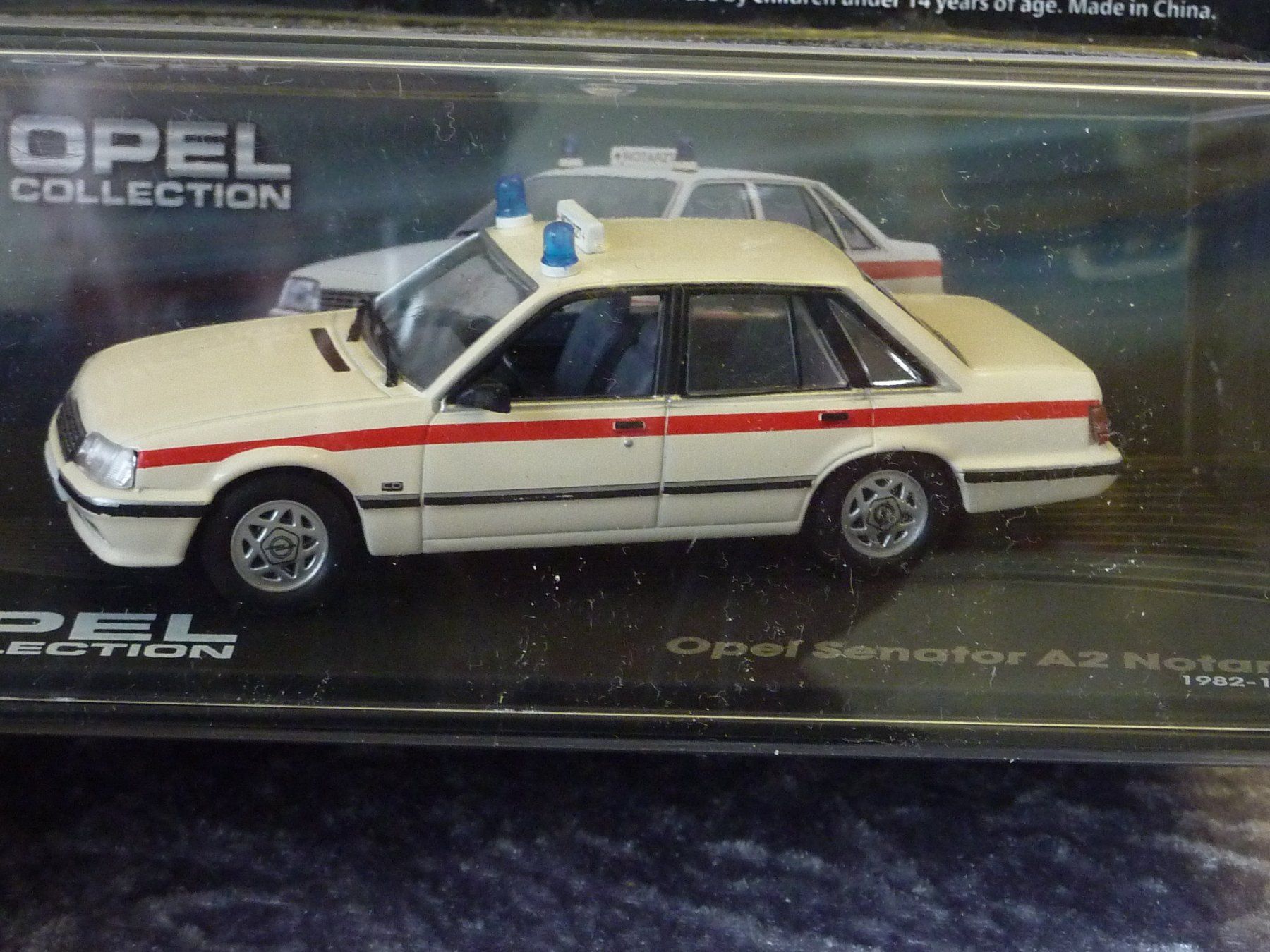 Opel Modellini d'auto: Opel Senator A2 Notarzt 1:43 – Nuovo e nell'imballaggio originale da Dürrenäsch venduto da modellautos4you