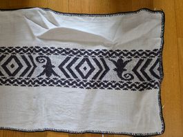 Tischläufer mit Baslerstab Leinen weiss / offwhite schwarz