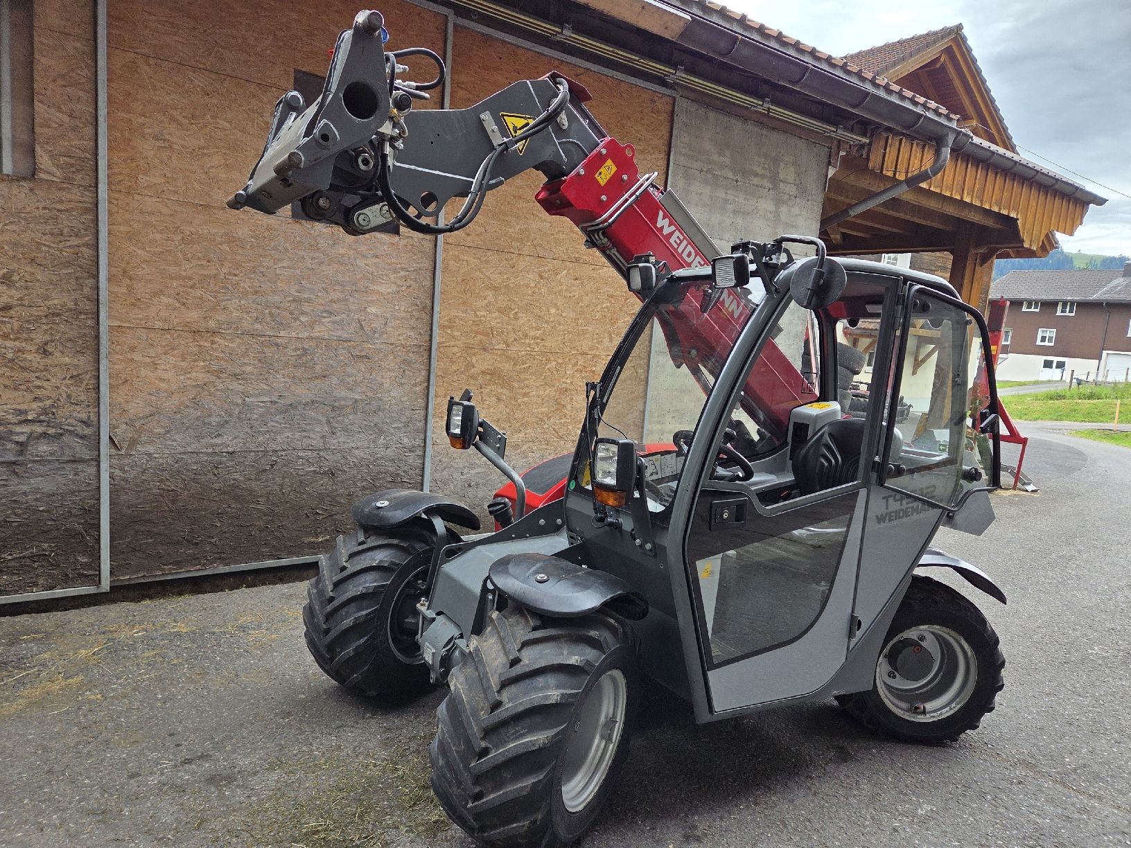 Weidemann Chargeur de ferme: Weidemann 4512 Teleskoplader – D'occasion à Unteriberg par Prinz011