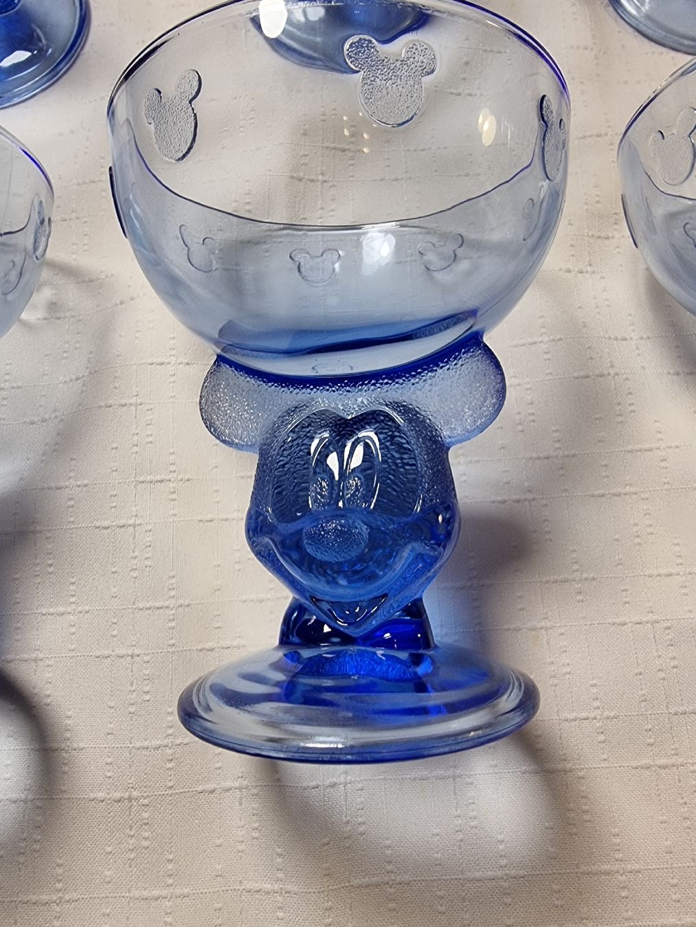 Gläser: 6 blaue Mickey Mouse Glas Eisbecher. – Gebraucht aus Helgisried von zuegli.24 3