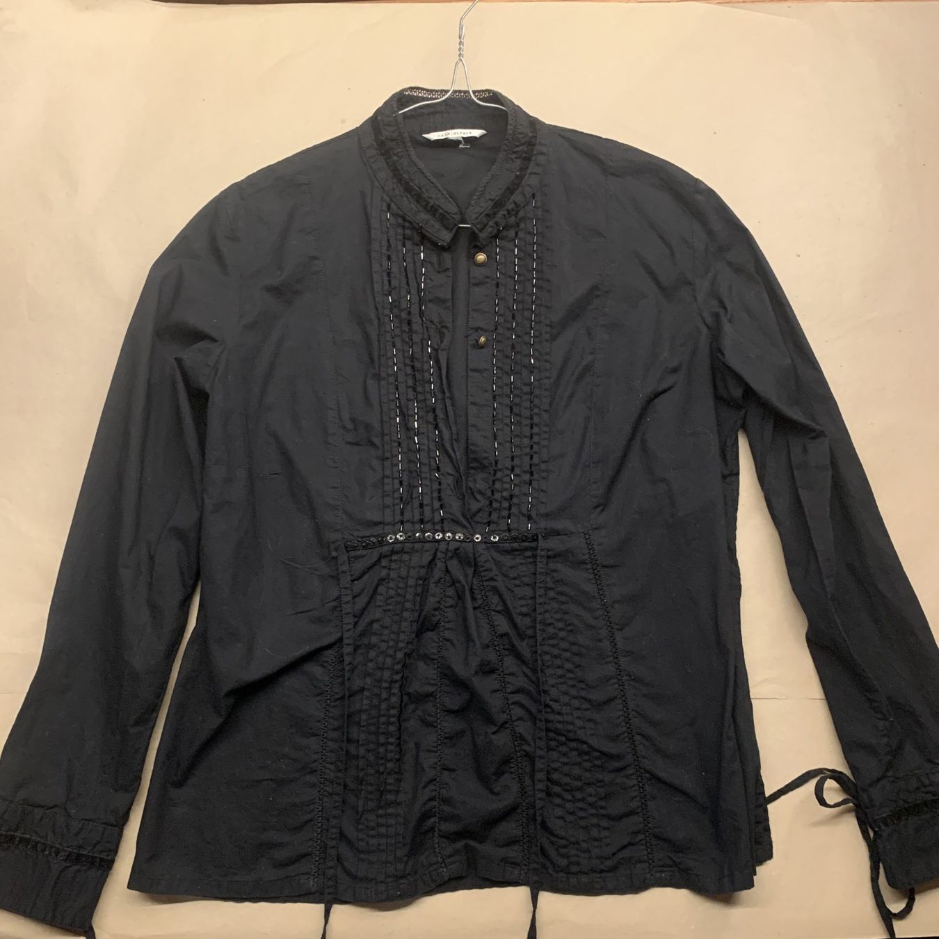Camicette: Schwarze Bluse mit orientalischen Stickereien – Usato da Chalais venduto da Decoarts.art 4
