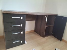 Schreibtisch 