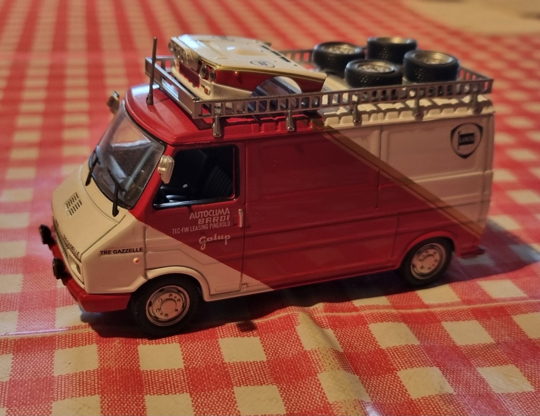 Fiat Modellautos: Fiat 242 Assistance Bus 1:43 – Neu (gemäss Beschreibung) aus Reichenbach i. K. von Uersu86