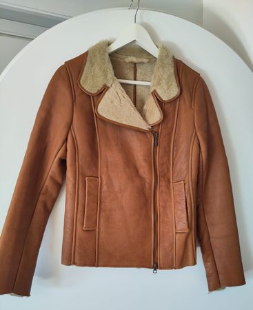 Veste en cuire et fourrure de mouton de Globus