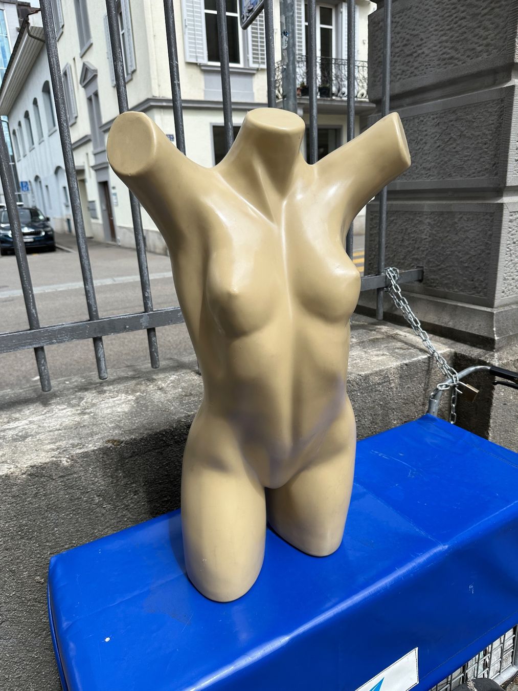 Altro in Decorazioni & Accessori: weibliche Büste Torso Schaufensterpuppe – Usato da Zürich venduto da atlantis77