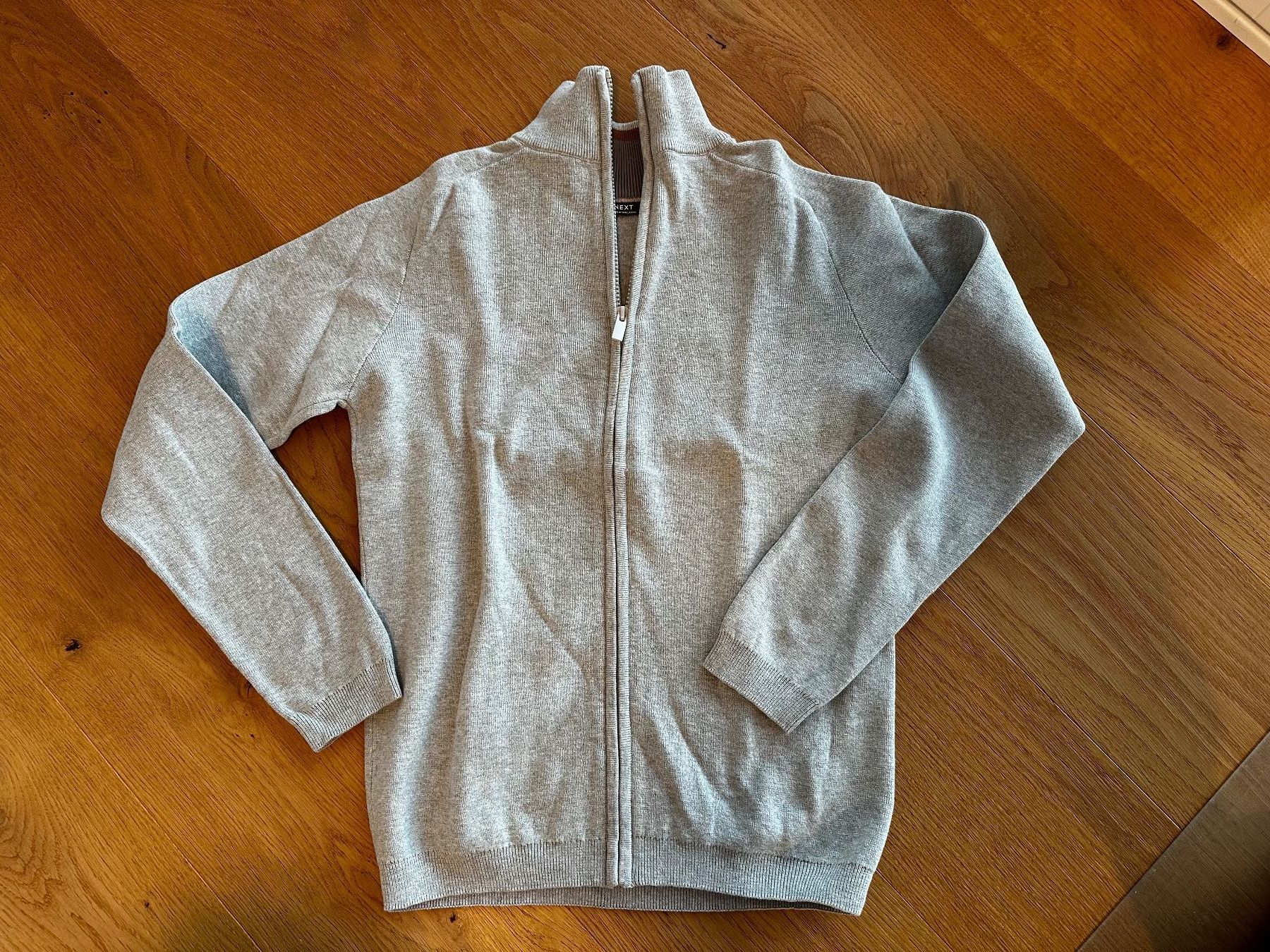 Next Giacche & Cappotti: NEXT Feinstrickjacke Gr. 164, grau meliert – Usato da Sissach venduto da tapasu