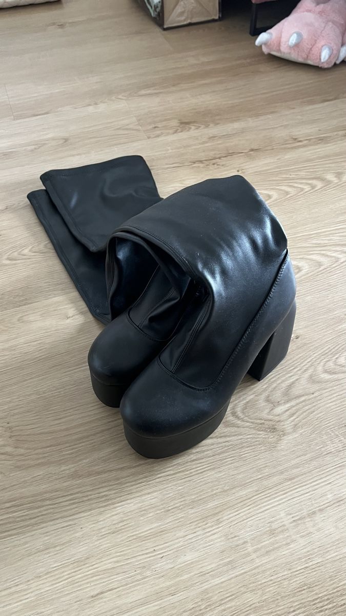 Scarpe da donna: Overknee Plateau Boots in schwarz – Nuovo (secondo la descrizione) da Wettingen venduto da unerhoertlaut 1