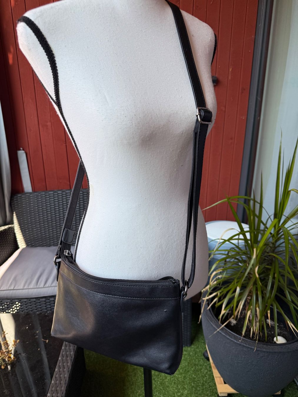 David Jones Taschen für Damen: Schwarze Umhängetasche von David Jones – Defekt aus Riehen von edu_92w7 6