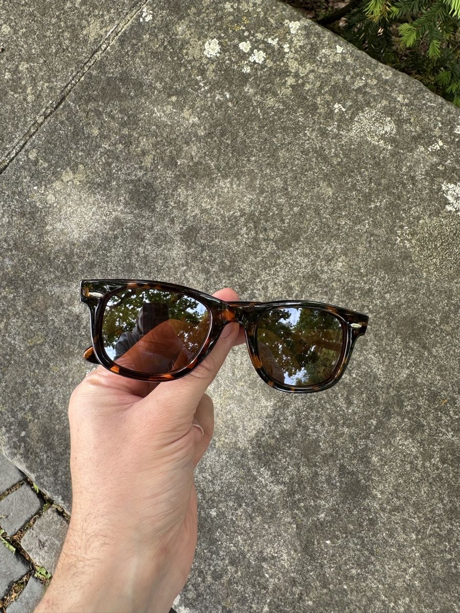 Lunettes & Verres: Vintage Thick Frame Sunglasses Black Brown – D'occasion à Effretikon par rus_2l2p
