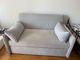 Bequemes 2-Sitzer Schlafsofa in Hellgrau – Top Zustand!
