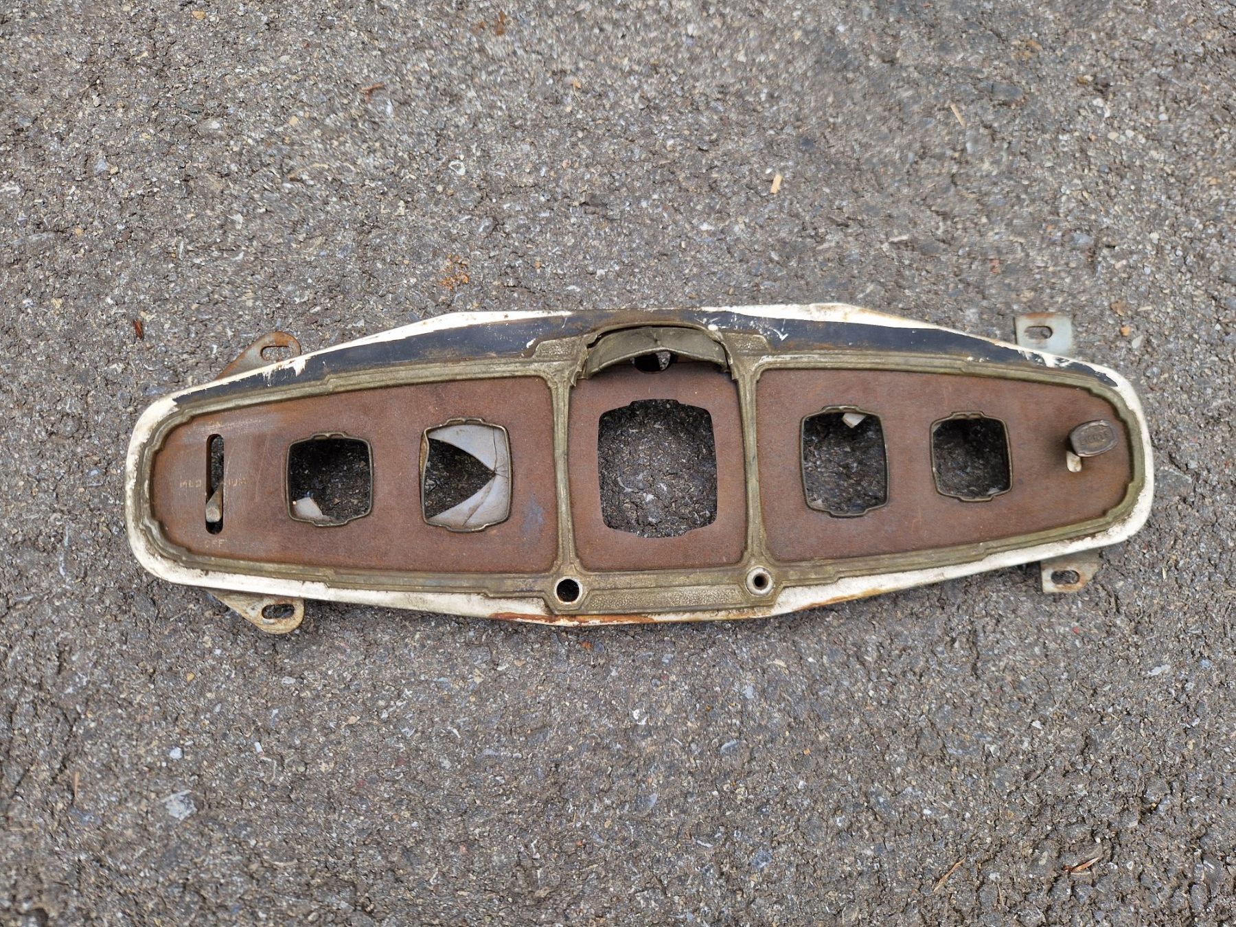 Buick Tutti pezzi di ricambio auto: Buick Oldtimer Auto Armaturenbrett ca.1931 / Vorkrieg – Difettoso da Dürnten venduto da Bachtel84