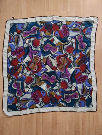 Foulard en soie multicolore imprimé 