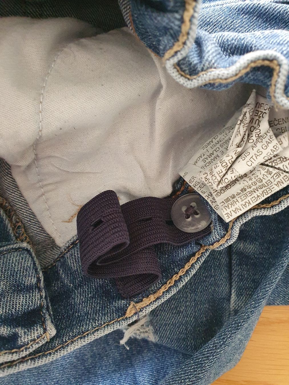 Zara Pantaloni: Zara Jeans Gr. 152 mit Loechern,destroyed Look, top! – Nuovo (secondo la descrizione) da St.Gallen venduto da Avena135 7