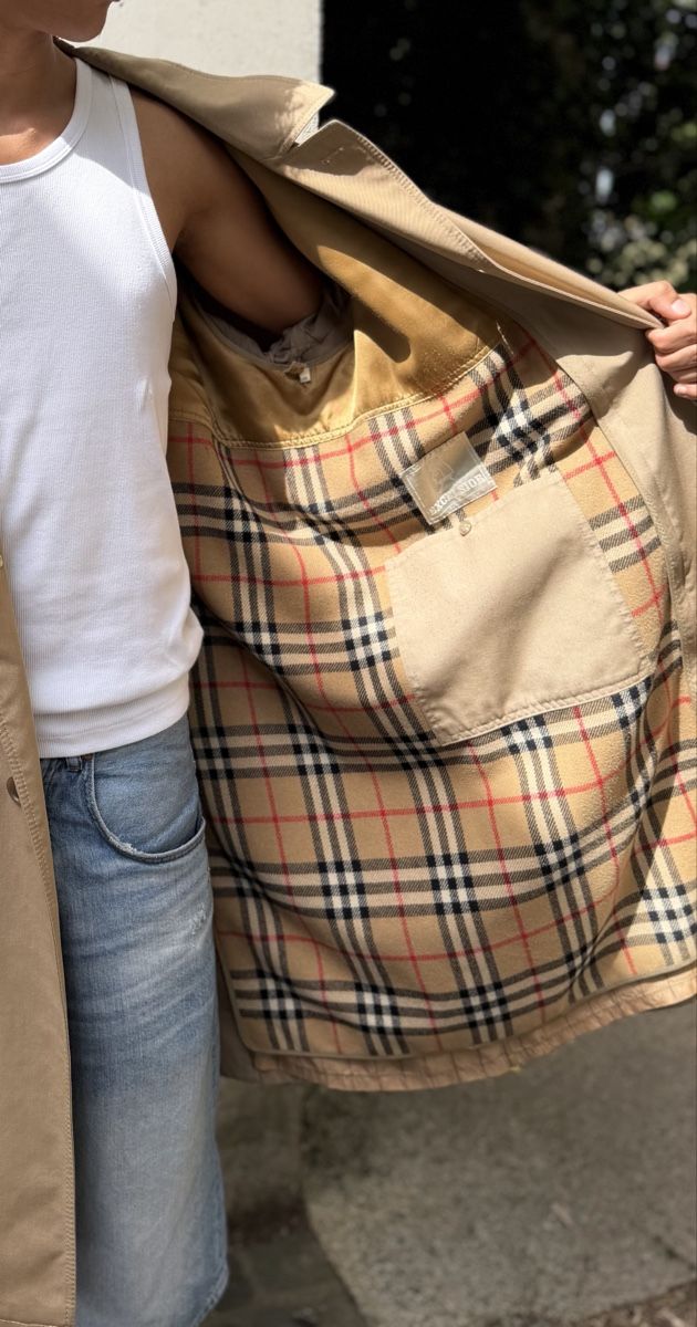 Cappotti: Trench coat  – Usato da Lausanne venduto da leannejc 5