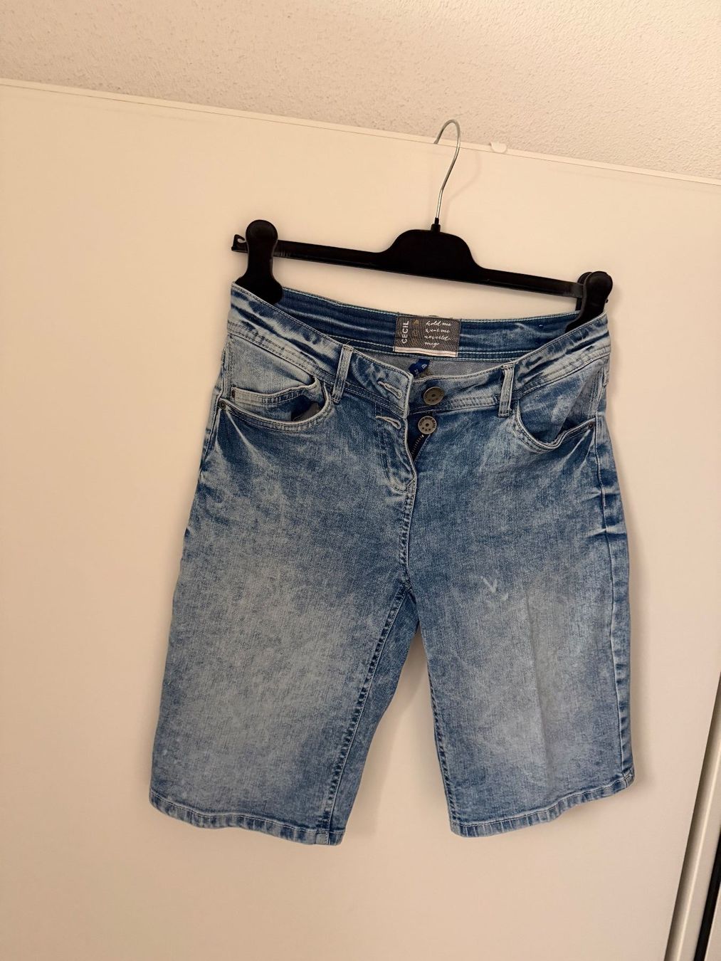 Cecil Jeans: Damen Jeans Shorts Bermuda CECIL Grösse 28 – Nuovo (secondo la descrizione) da rheineck venduto da norwegianwood52