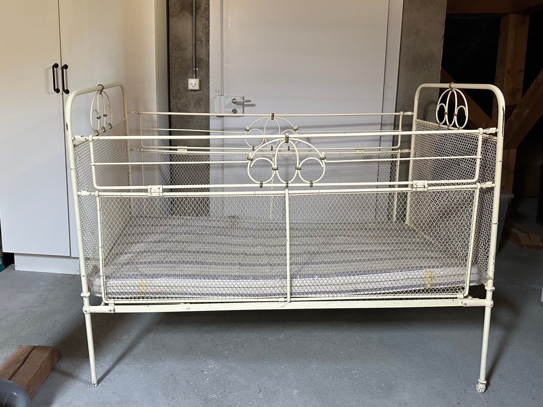 Lits: Kinderbett, Deko Vintage antik, Metall – D'occasion à Adligenswil par e17s15