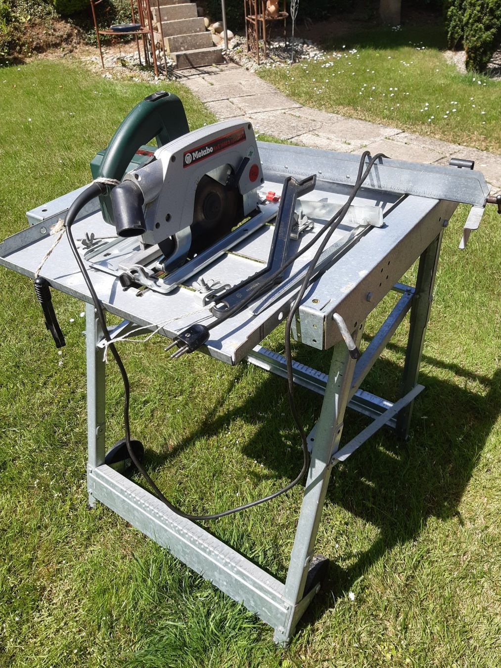 Metabo Scies: Kreissäge mit passendem, zusammenklappbaren, Böckli – D'occasion à Niederweningen par pixim