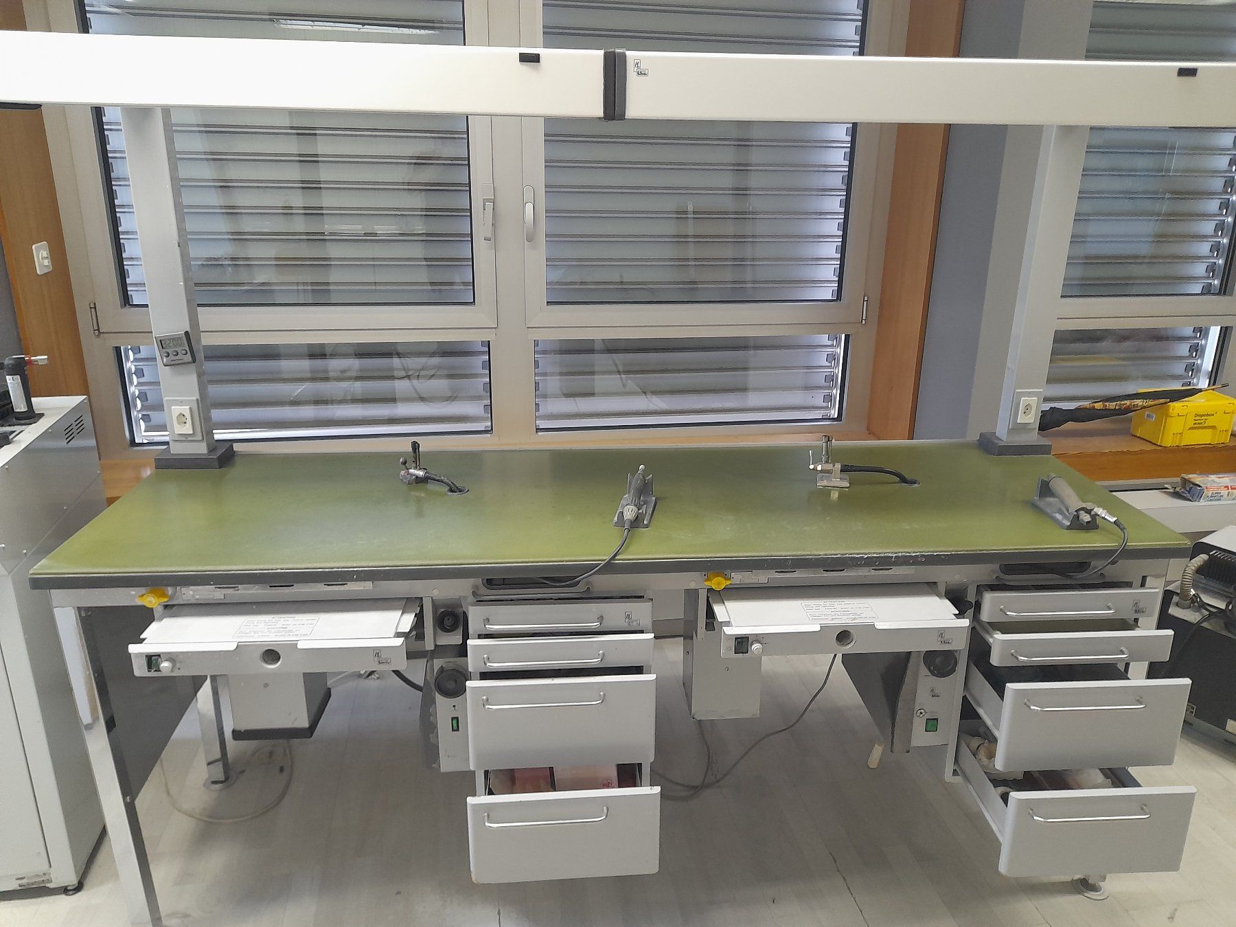 Banchi da lavoro: Etabli complet  Kavo 2 places – Usato da St-Aubin-Sauges venduto da bestplouc 2
