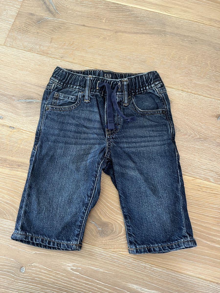 Gap Pantaloni: Jeans Shorts Gap Grösse 4-5(110) – Usato da Aarburg venduto da cha_6t8j
