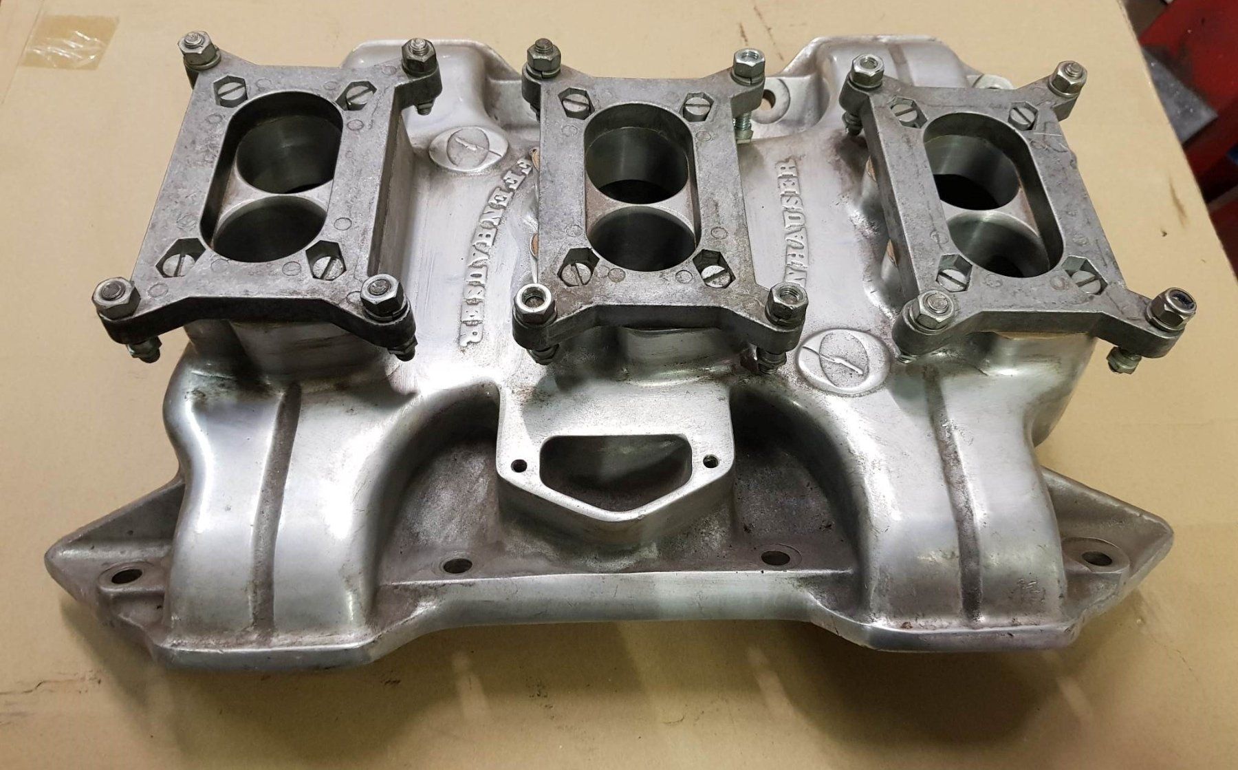 Tutti pezzi di ricambio auto: Mopar SIXPACK   Manifold / Ansaugspinne – Usato da Niedergösgen venduto da usc_8qc6 2