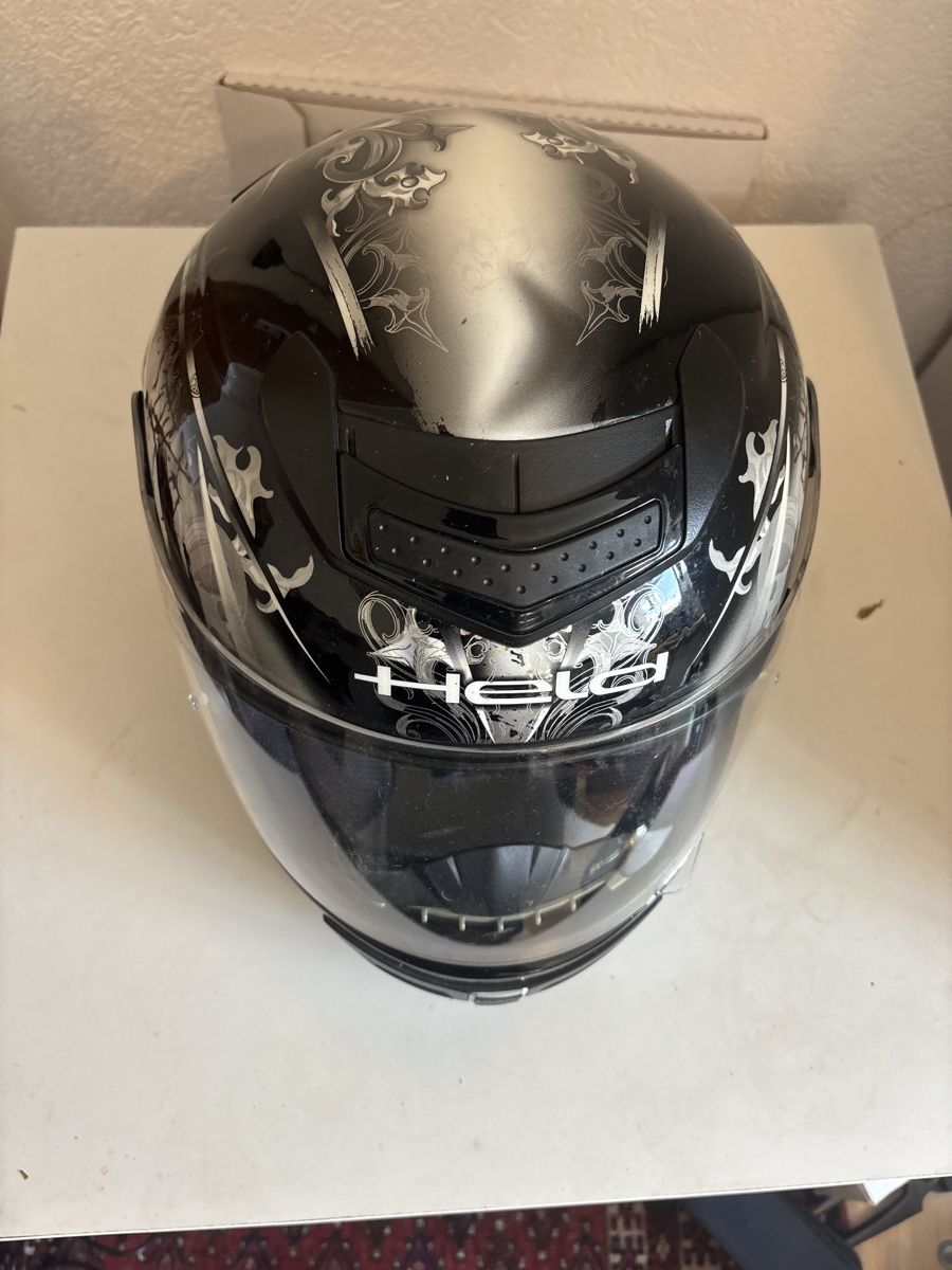 Supporti a parete: Held Integralhelm Motorradhelm Schwarz Silber – Usato da Plasselb venduto da fte_2kvr