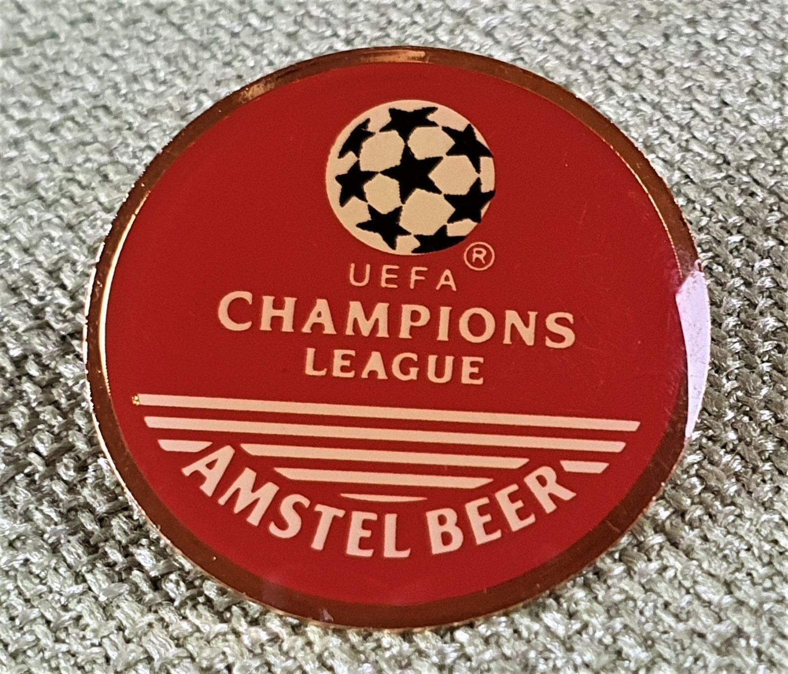 Placchette & Badge: B919 - Pin UEFA Champions League Amstel – Usato da Reinach BL venduto da Boston-Verkauf