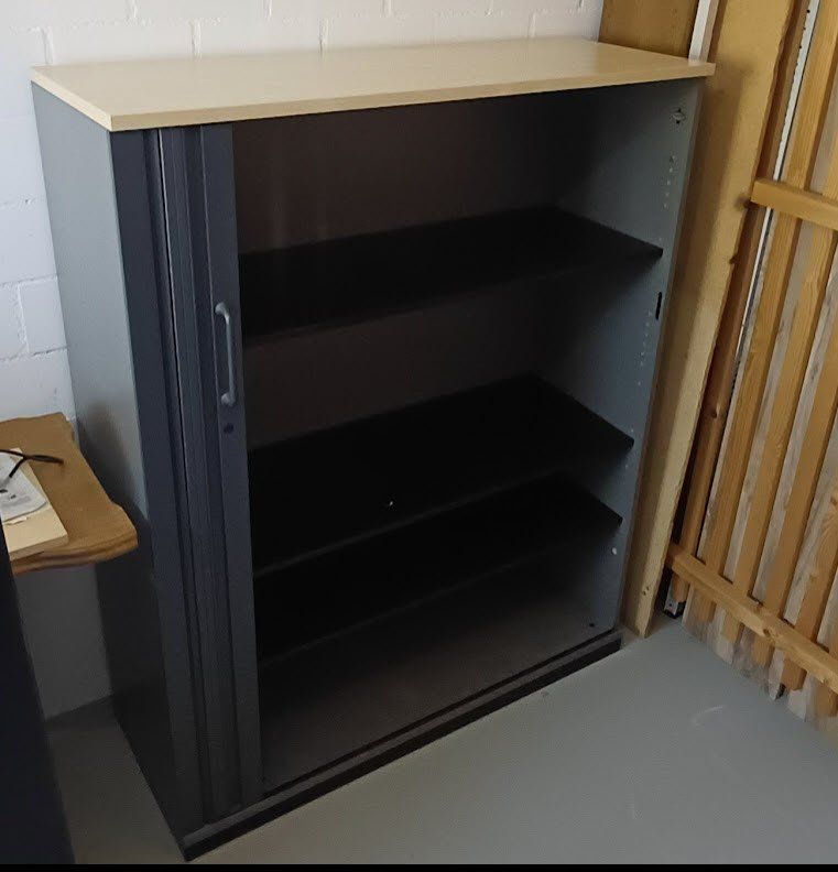 Armoires: Rollladenschrank Werndl – D'occasion à Pfäffikon ZH par rst628