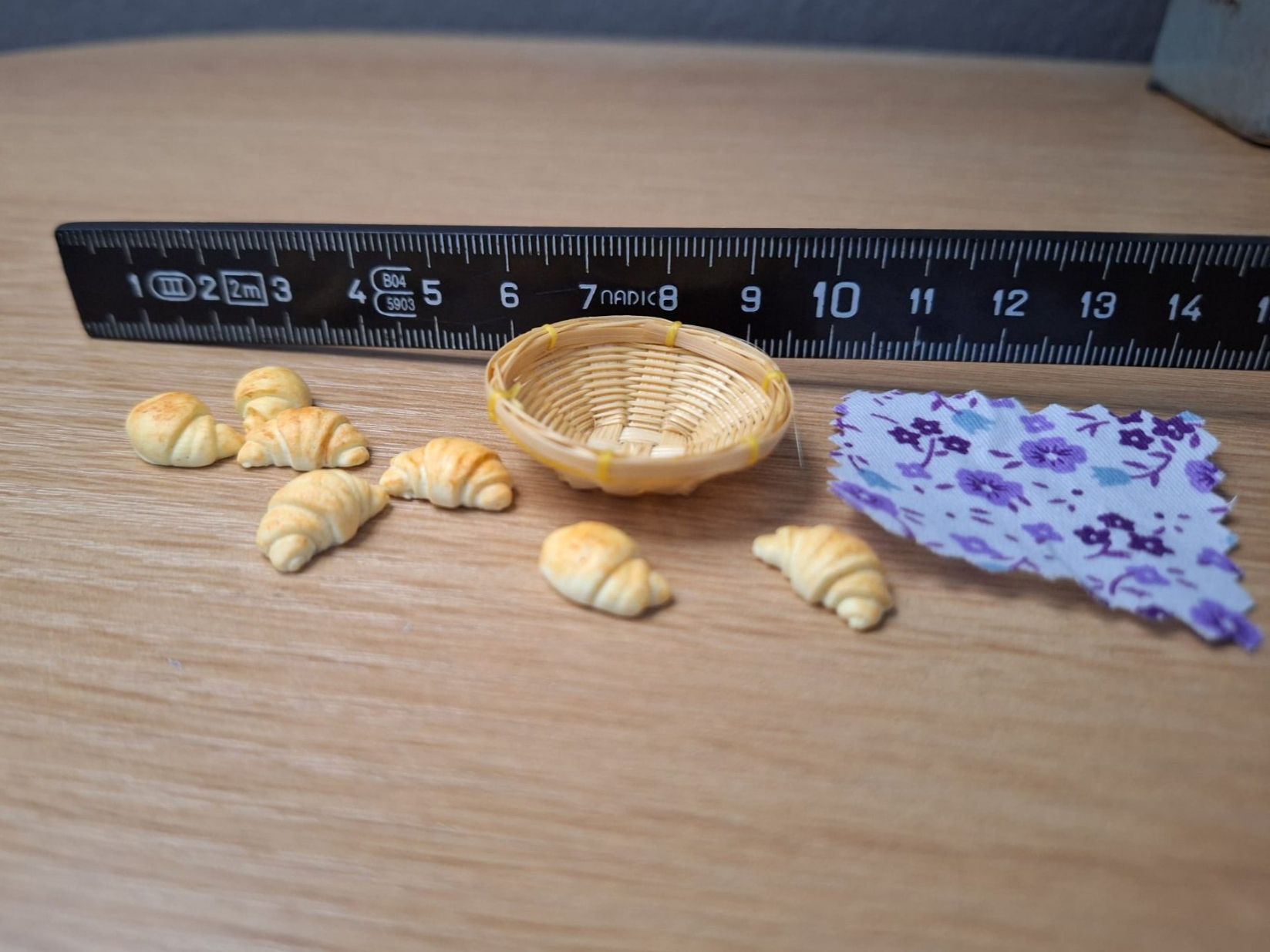 Puppenhäuser & -möbel: Handmade Gipfeli im Korb – Neu (gemäss Beschreibung) aus Zürich von HandmadeTinyFood 3