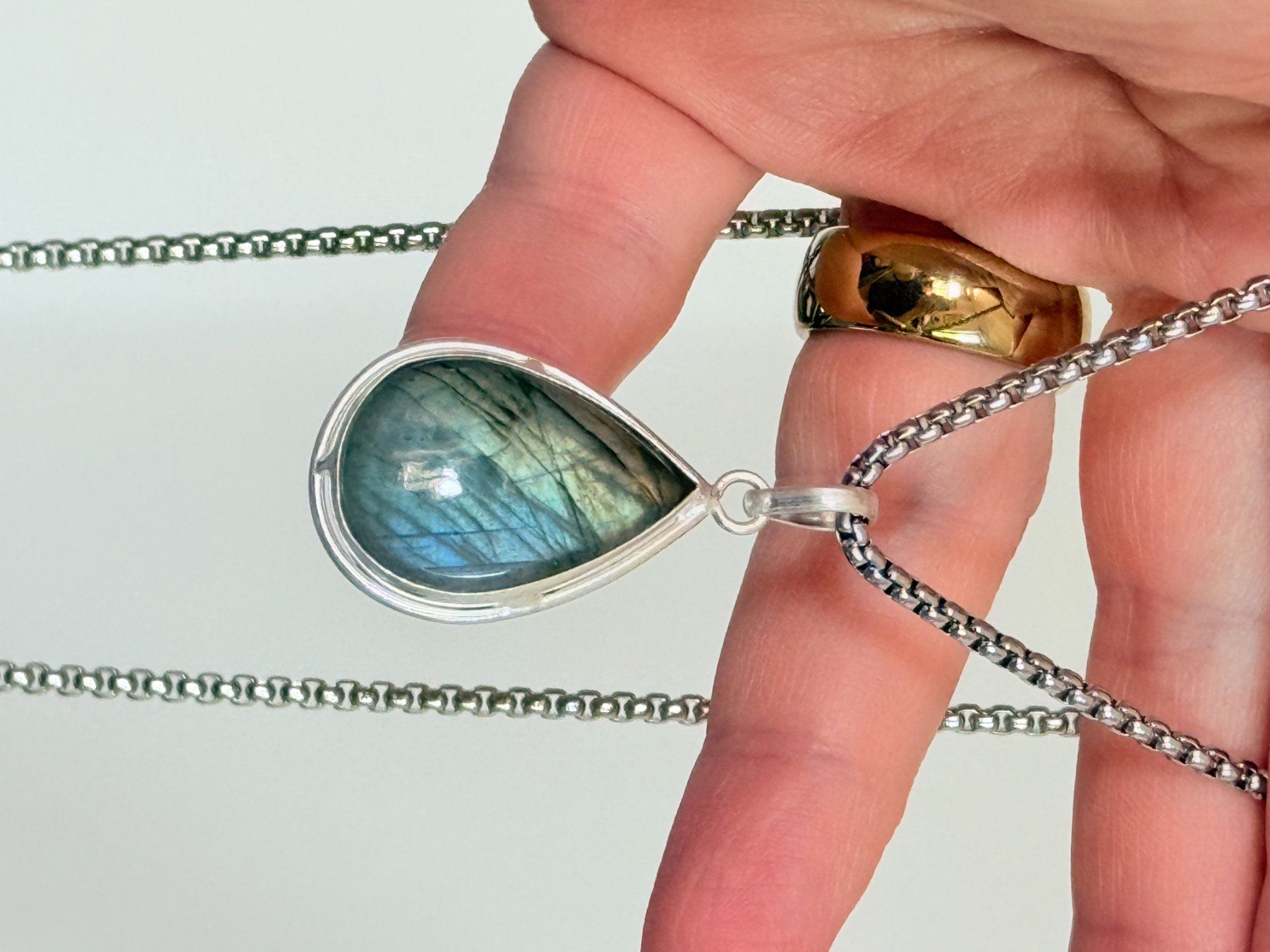 Catenine: Pendentif Labradorite, forme de larme élégant – Nuovo e nell'imballaggio originale da Genève venduto da AWWA 2