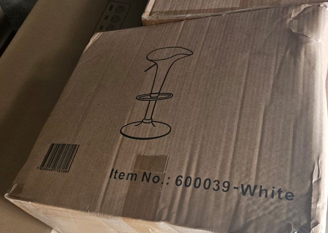 Sedie: 4 weisse Barhocker neu; in Originalverpackung – Nuovo e nell'imballaggio originale da Widen venduto da RazorRamon 1
