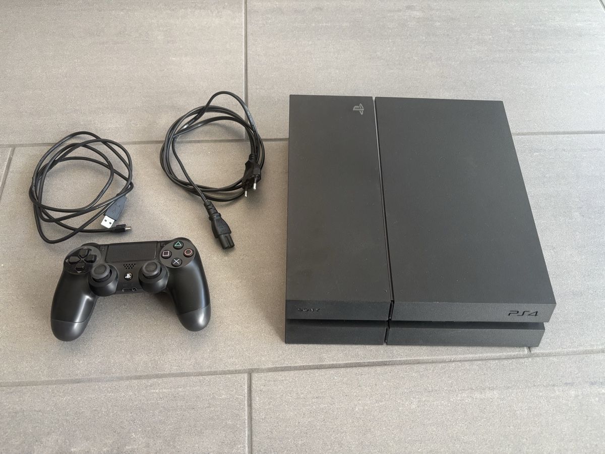Sony Consoles: Sony PlayStation 4 Konsole mit Controller – D'occasion à Zofingen par chnuschti95